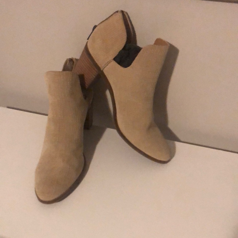 Bundle Discount! 🔥 
Lucky Brand LEATHER Tan Booties!!